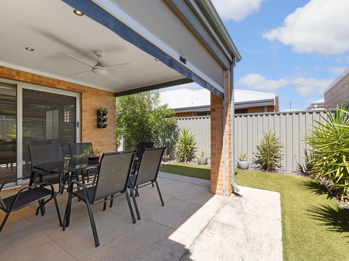 7 / 22 Whittaker Turn, Piara Waters