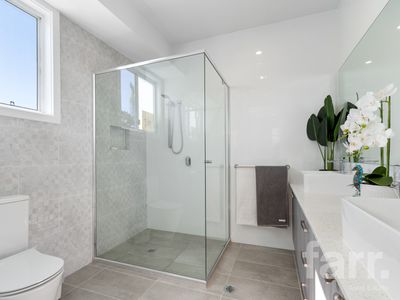 2 / 240 Bayview Street, Hollywell