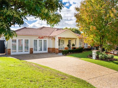 4 Hillock Avenue, East Albury