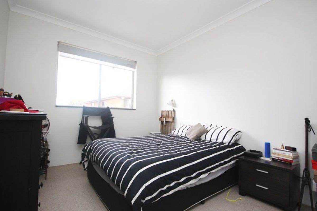 11 / 2 Macintosh Street, Mascot