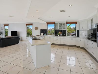 10 Crystal Waves Place, Alexandra Headland