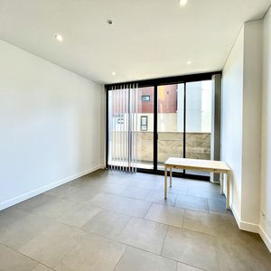 302 / 1 Marshall Avenue