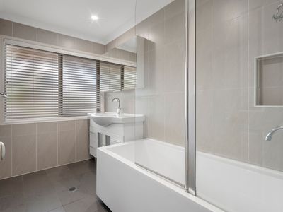 1A Mindona Street, Wishart