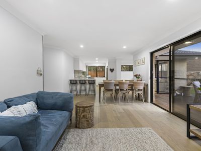 5 Eggleton Place, Wakerley