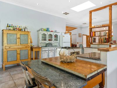 1085 Tabletop Road, Tolmie