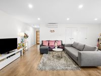 1 / 19 Eminence Lane, Bridgeman Downs