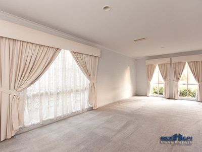 36 Lake View Drive, Narre Warren South