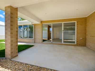 2 / 1 PEACOCK AVENUE, Wodonga