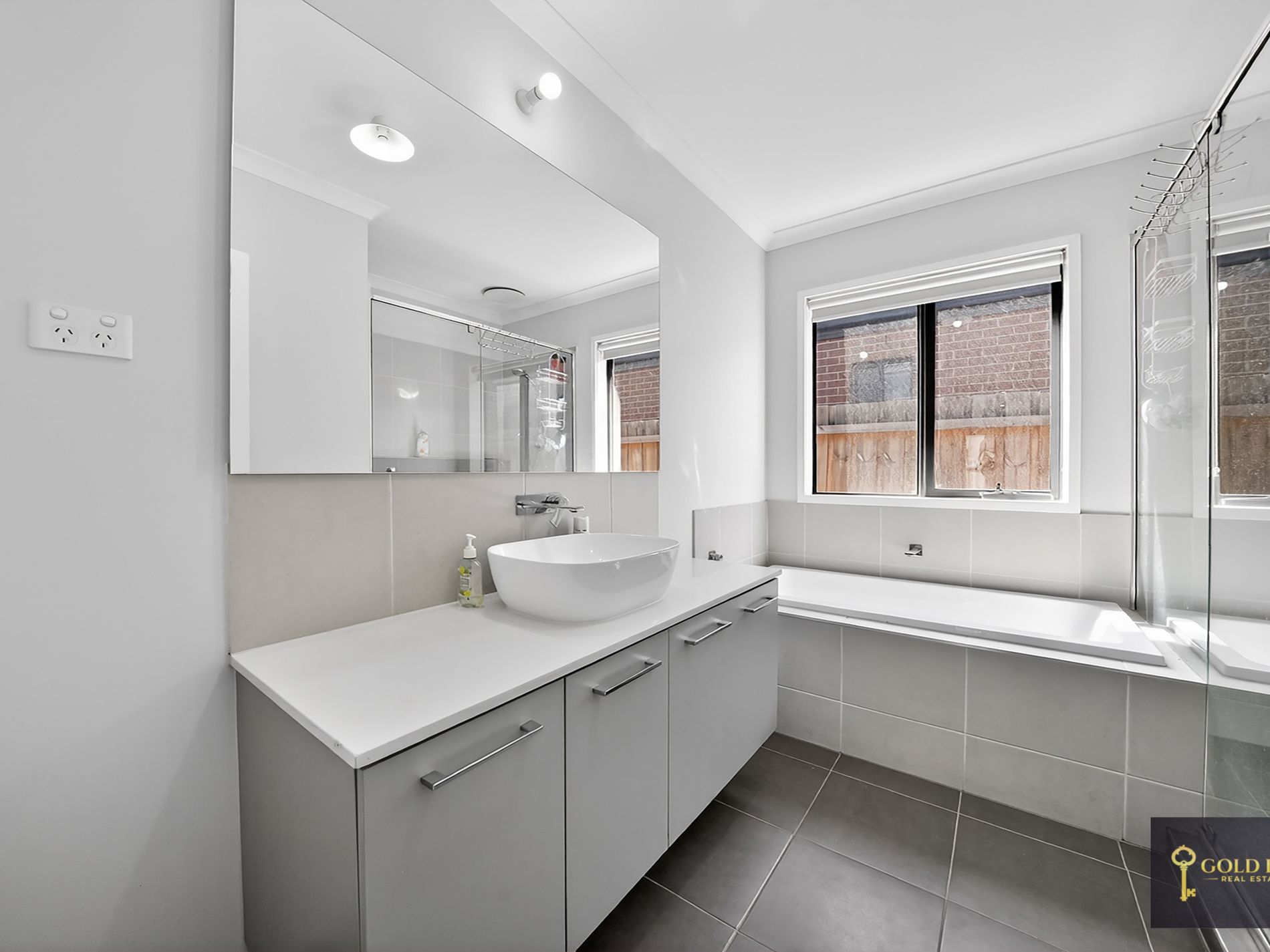 39 Kangaroo Crescent, Aintree