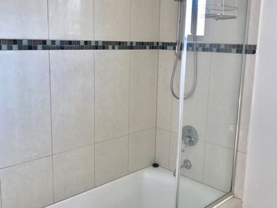 4 / 6 Wright Crescent, Gray