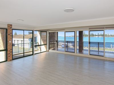 2 Ray Street, Tuncurry