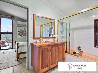 258 Toogood Road, Bayview Heights