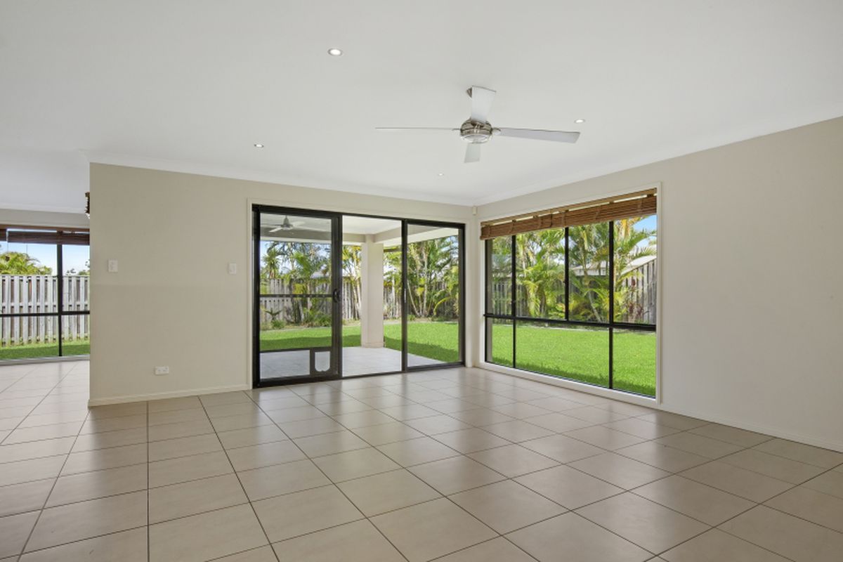 9 York Creek Crescent, Reedy Creek