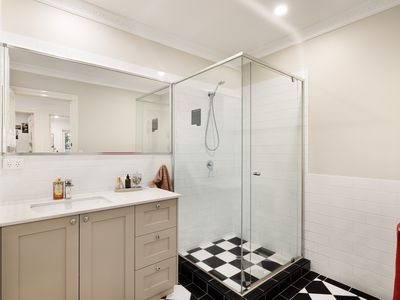 63 Paling Avenue, Wilston