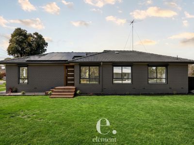 2 Sheeran Crescent, Lara