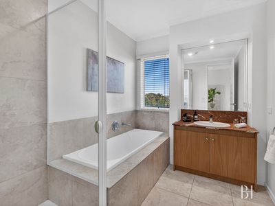 5 Ironbark Court, Hidden Valley