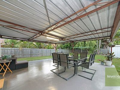 16 Estate Street, West End
