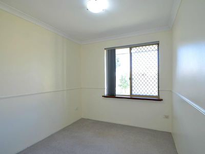 19 Forest Lake Drive, Thornlie