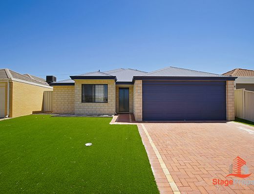 JUST LIKE NEW – Spacious Family Home in Lake View Rise