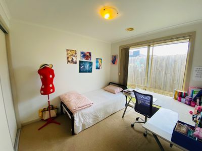 32 Kerford Crescent, Point Cook