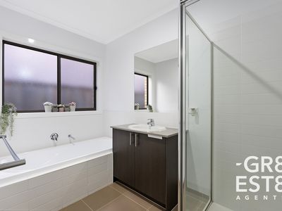 8 Dedina Walk, Dandenong