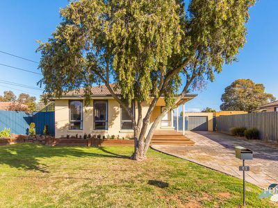 61 Cambridge Crescent, Werribee