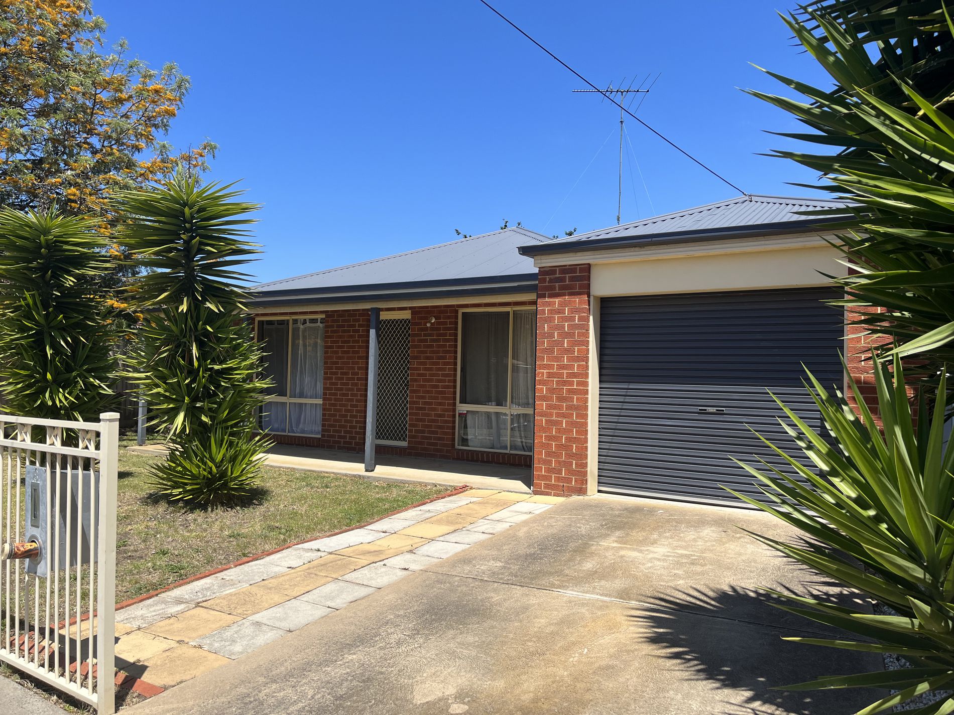 8 Elliot Court, Whittington