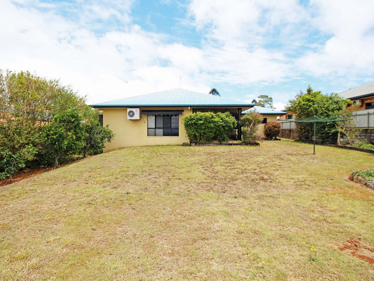 7 Jannina Drive, Atherton