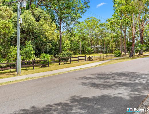 A Once-in-a-Lifetime Old Tewantin Acreage Opportunity image 2