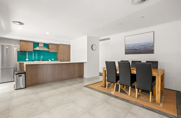 19 Calamocha Way, Piara Waters