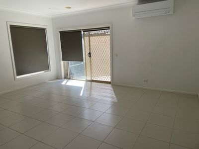 4 / 727 Tarneit Road, Tarneit