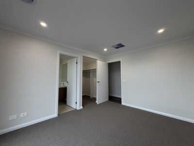 32 Wongamaar Boulevard, Thurgoona