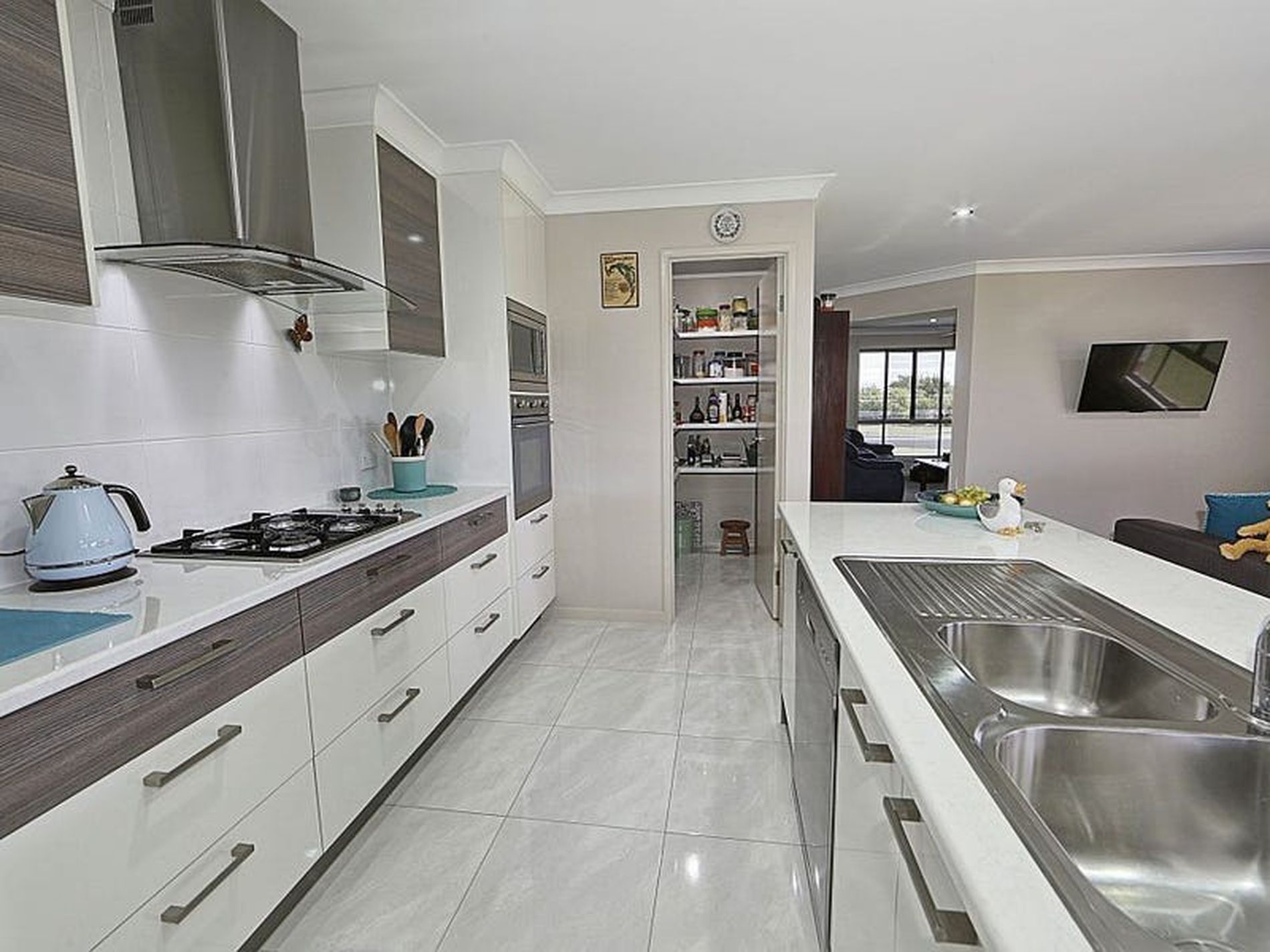 1 Sundew Ct, Woodgate