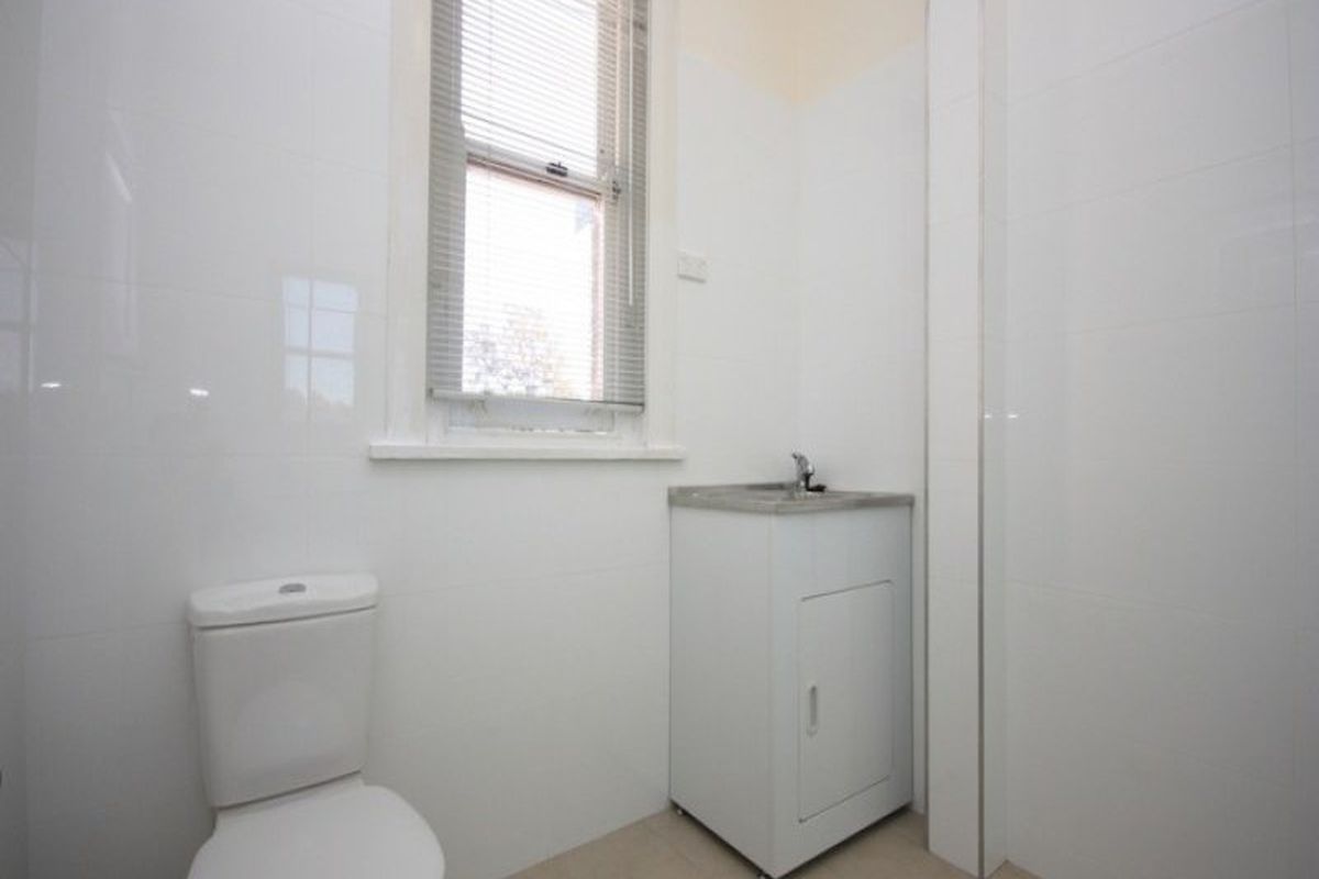 1 / 296 Lyons Road, Five Dock