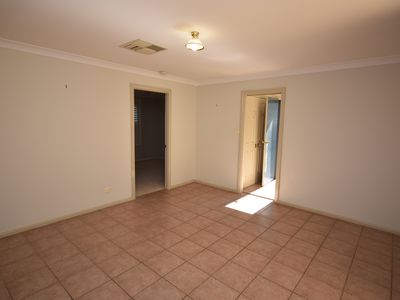 14 Oakmont Avenue, Dubbo