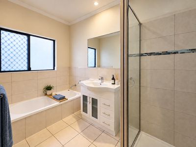 54 Dalziel Avenue, Atherton