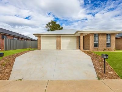2 / 22 Mustang Close, Hillvue