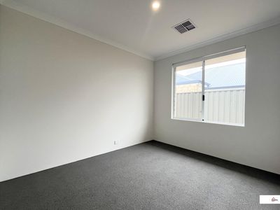 12 Oxley Street, Lakelands