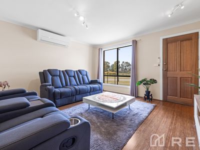 19 Calais Cct, Cranbourne West