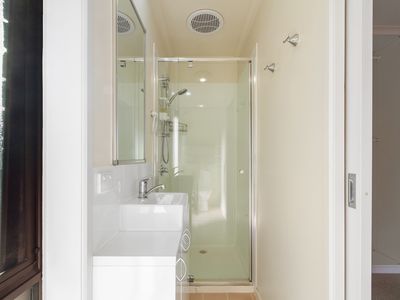 12 Yvette Close, Sale