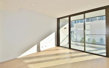 808 / 83 Harbour Street, Sydney