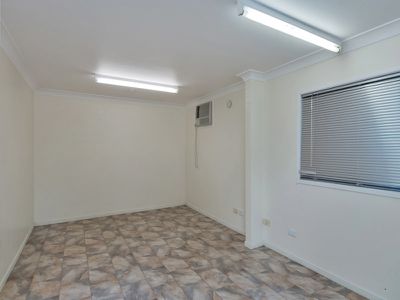 33-35 Roland Court, Peak Crossing