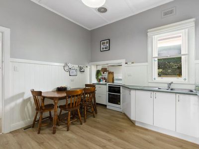 5 The Avenue, Seymour