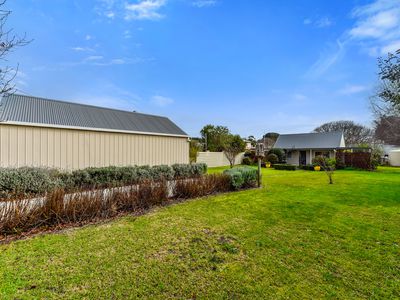 4 Hill Street, Donovans