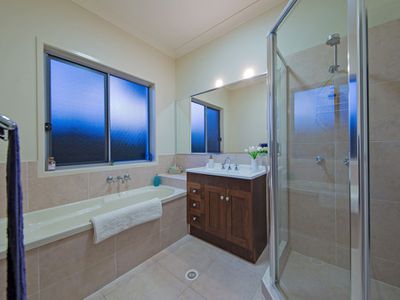 2 Lachlan Drive, Wakerley