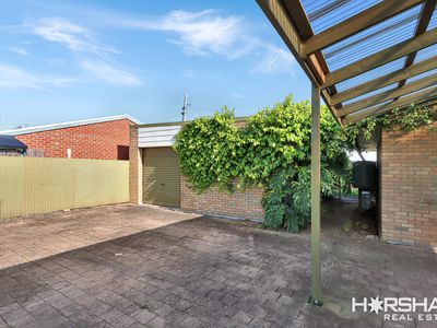 8 Henderson Avenue, Horsham