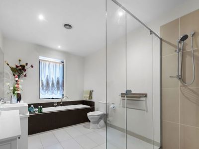 20 Half Moon Terrace, Point Cook