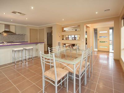 27 LIGHTWOOD DRIVE, Wodonga
