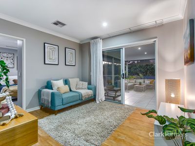 2 Lefroy Court, Warner