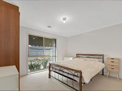 1 / 8 Hayes Road, Hampton Park